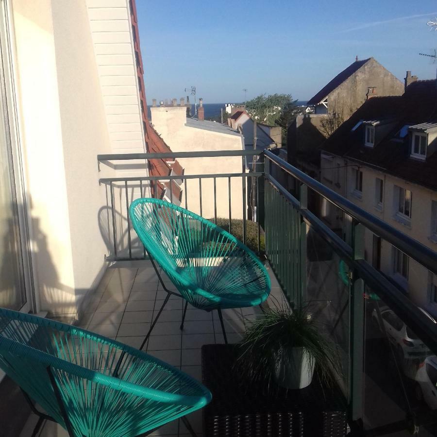 Balcon Avec Vue Panoramique De La Mer, Le Village Et La Campagne - Parking Prive 위머로우 외부 사진